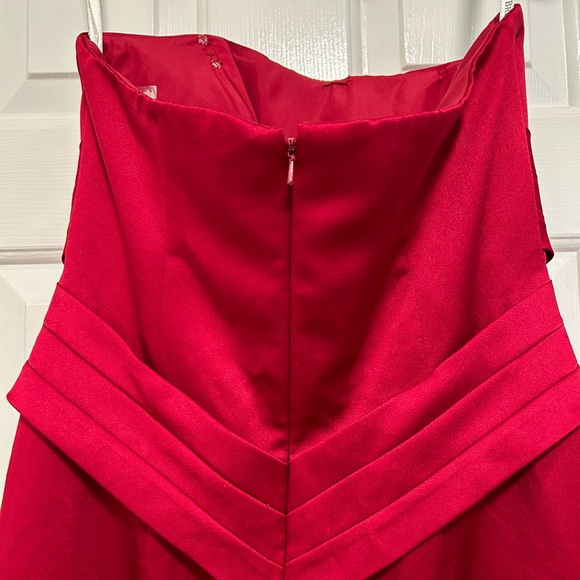 NWT- David's Bridal Red, strapless bridesmaid, prom gown size 6 - Picture 5 of 7